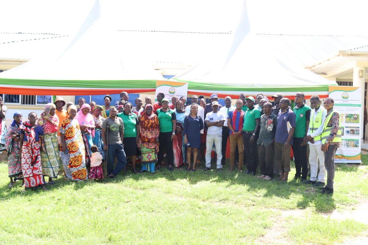 KephisKe's tweet photo. 📢: A recap of International Day of #PlantHealth🌱celebrations across #KEPHIS regional offices.

📍: The #Mombasa office organized several events across the Coast, including engagement with stakeholders at the #LungaLunga border; at #ShimoniPort, and at Sharian in #Kilifi 

#IDPH https://t.co/7BuTCnrjjc