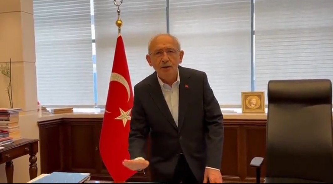 kadirmsroglu's tweet photo. İki Haftada
İki Kere Yenilen Adam Diye 
Tarihe Geçmene 13 Gün Kaldı...😀
#BayBayKemal
🇹🇷🇹🇷🇹🇷
@ozcanozbek_yt
@1essdadaspm
@_______duygu
@_Kadircem_
@aayh45
@abanDALI2
@aliyilmaz64
@Barlasbayrakta7
@BombacM72330840
@MuhamedReisoglu
@ByAbay67559
@hudaparfan
@CeliktenZaza
@Devlet_024 https://t.co/nARjhkBBbI