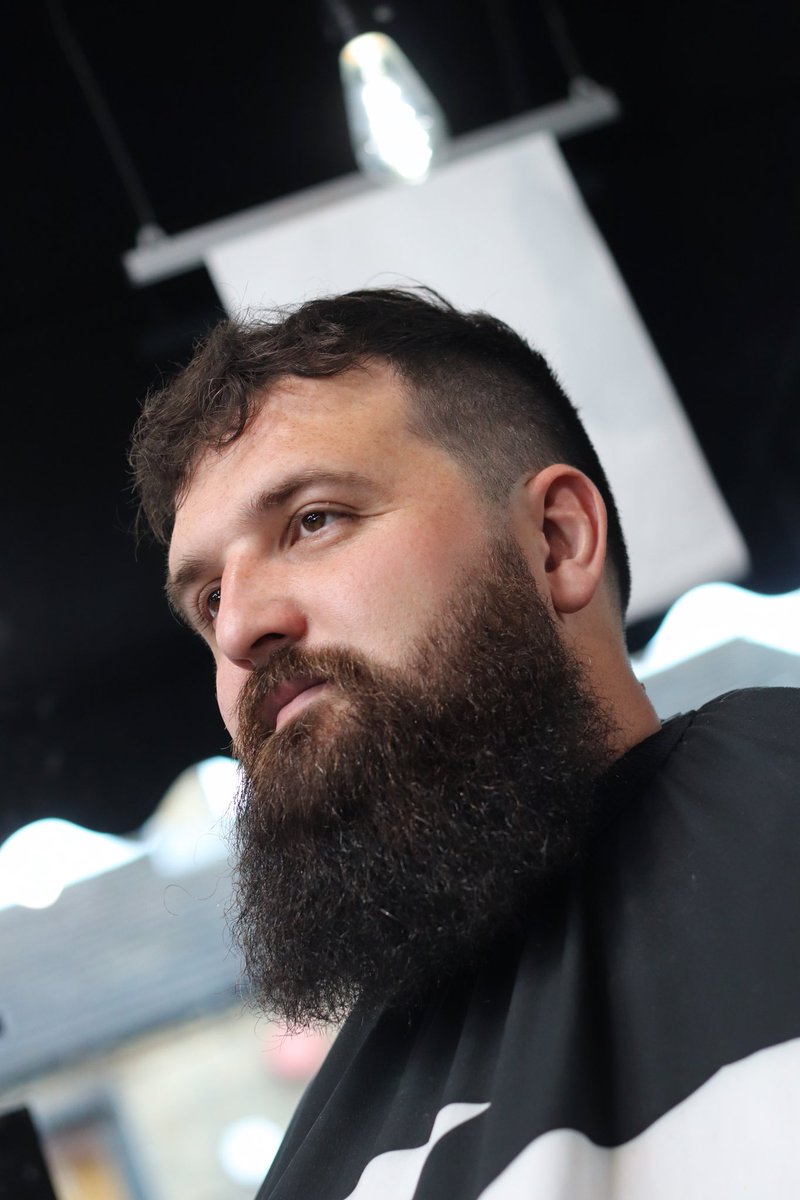 Shoot me a message for the sharpest of beard trims 🔪⚠️