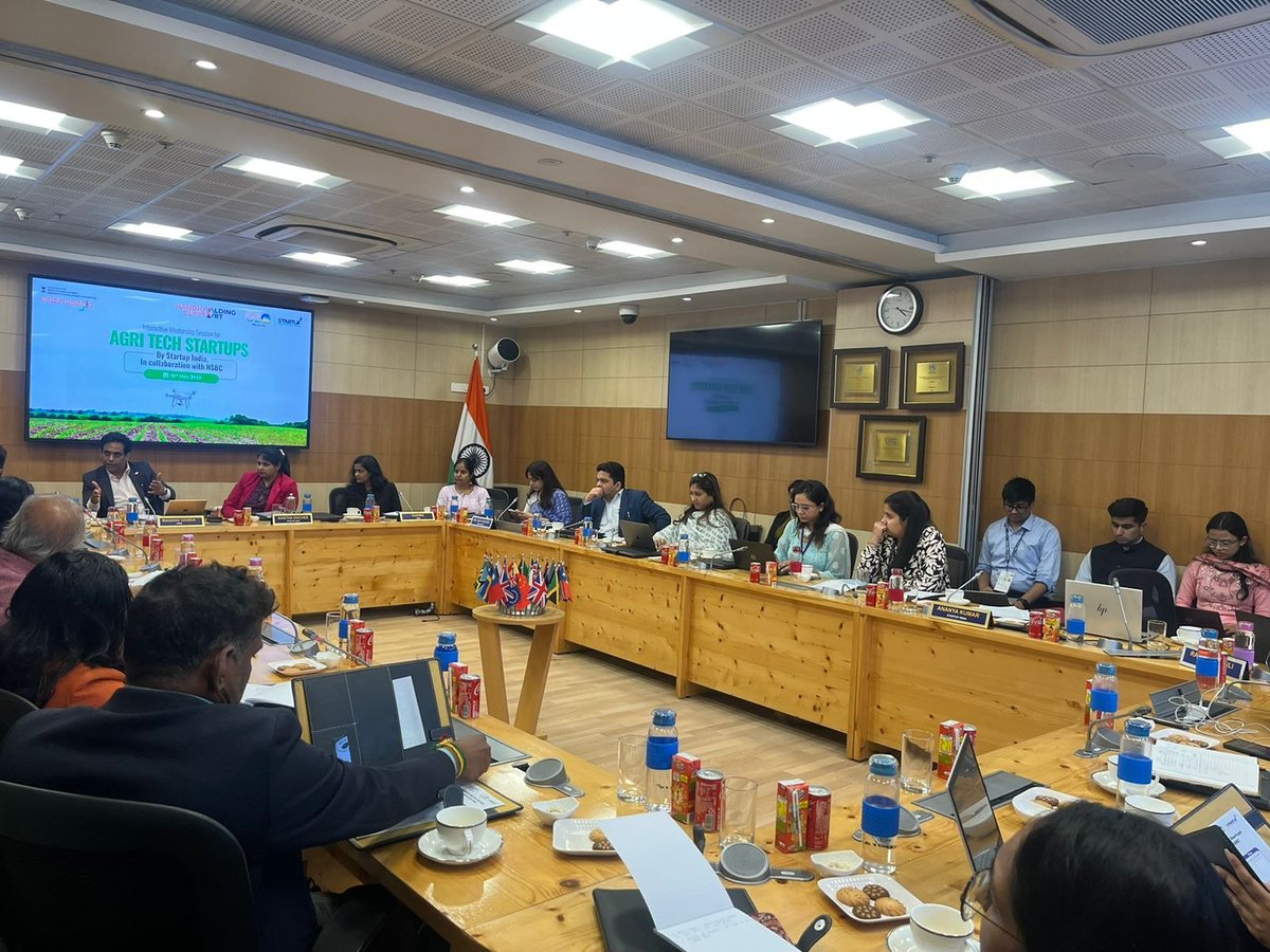 startupindia's tweet photo. #StartupIndia, in collaboration with @HSBC_IN, organised an Interactive Mentorship Session for #AgriTechStartups. A cohort of selected #startups - beneficiaries, #NSA winners & finalists from the sector joined in.
#NationalStartupAwards #NSAHandholding #NSA2023 #AgriTech https://t.co/Sdz52fZJQg