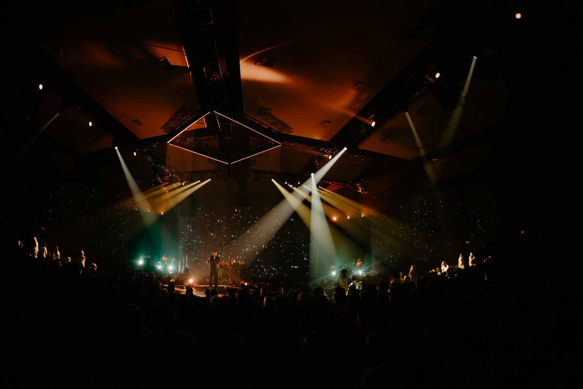 For Easter Matt Moreland invited us outside the box for a transformative holiday at Free Chapel with @ChauvetPro Maverick MK3 Wash & COLORado PXL Bar 16 fixtures from @4Wall

#ChauvetProfessional #Easter
#stagelighting #stagelights #houseofworship #churchtech #churchtechnology