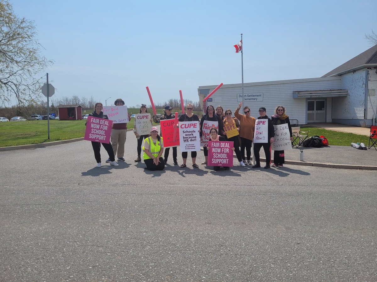 KateSheenHW's tweet photo. @HRCE_NS The Dutch Settlement Picket line wearing gold/yellow and black for black excellence and African NS support workers on the line! https://t.co/3Fc041GEPb