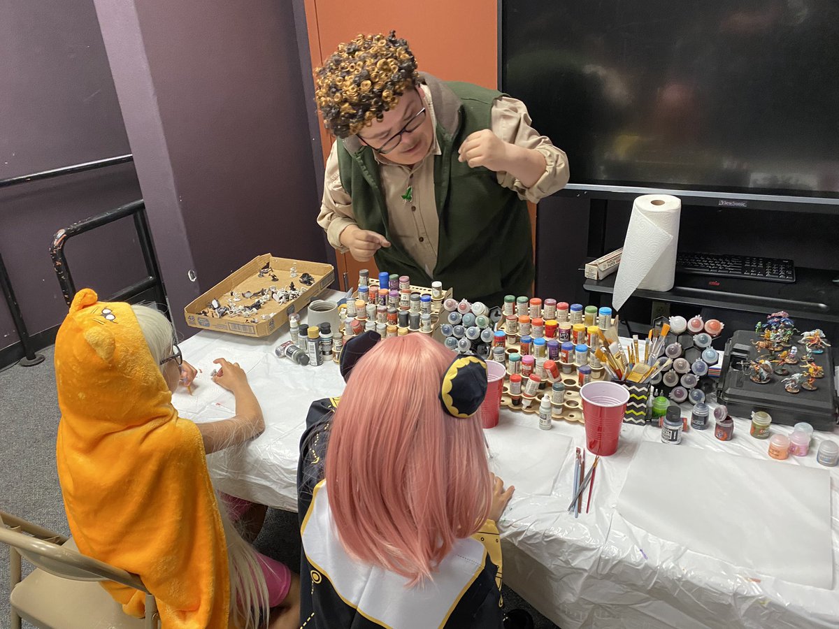 DrGregMcWhorter's tweet photo. Much love and thanks to our teachers who ran gaming at Valor Con: Mr. Fish, Mr. Fahres, and Mr. Gregory. You three really kept kids engaged. Thank you!!! GMI Games Warhammer 40K was a big hit too! @gmigames @RoninTeacher https://t.co/7HME8AkXfX