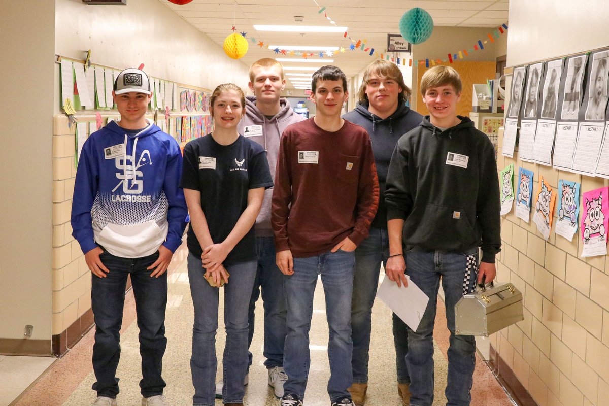 SGSchoolNews's tweet image. NSE&apos;s 1st &amp;amp; 2nd graders participated in Trades Showcase Day. SGAHS students talked with the elementary students about their STEM classes and future trade careers. They read books about a trade, brought tools, &amp;amp; handed out STEM-themed coloring pages. #LearningWithoutLimits