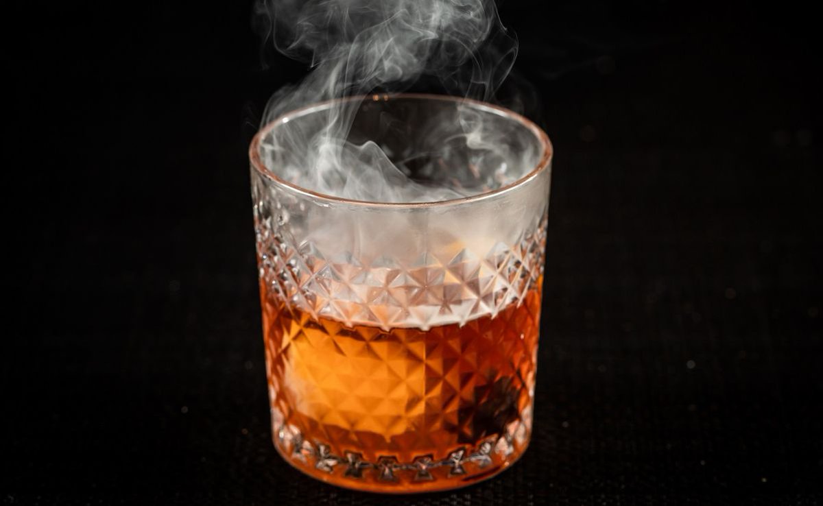 Brickstones elevates Smoked Old Fashioned on World Whisky Day  eaterypulsenow.com/2023/05/10/bri… #dcrestaurants #dcbars #whiskyday #worldwhiskyday