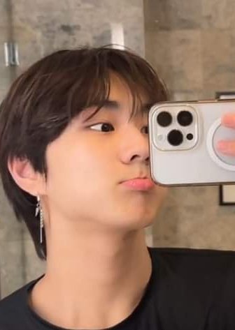 sunooboniito's tweet photo. Wonie                |        Yang Jungwon https://t.co/j5Di7CAnp0