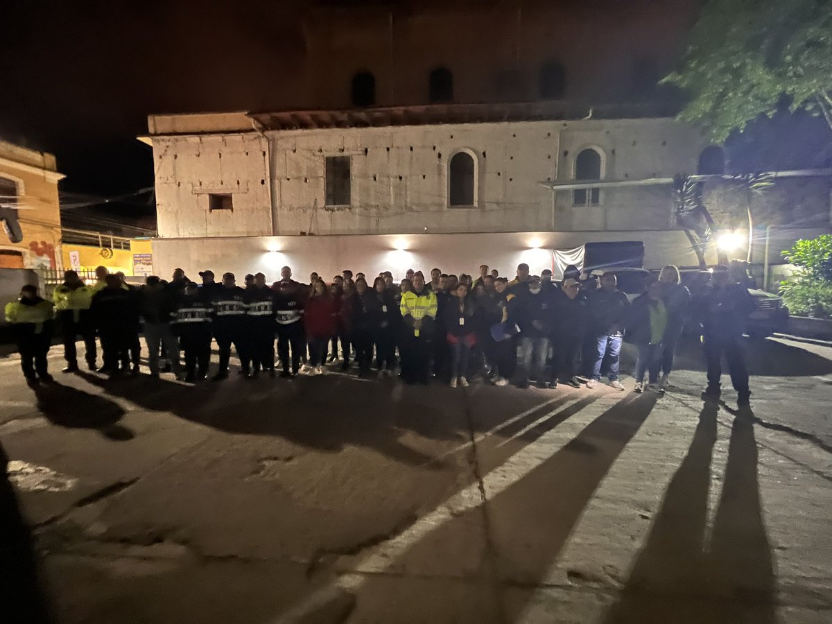 AndresPB1981's tweet photo. Agradecemos a nuestros #Soldados y #Policias, #AgentesAzules de @PastoTransito, a nuestros funcionarios de @secsaludpasto con su campaña “Ve-Vida Justa Medida”, a @DAEP_Pasto y los búhos de @GobiernoPasto.
Por último a nuestros #MediosdeComunicacion, estamos demostrando que #UNIDOS podemos mejorar la Seguridad, Transito, Control y Convivencia de nuestro #PAZTOSeguro20.
Gracias totales