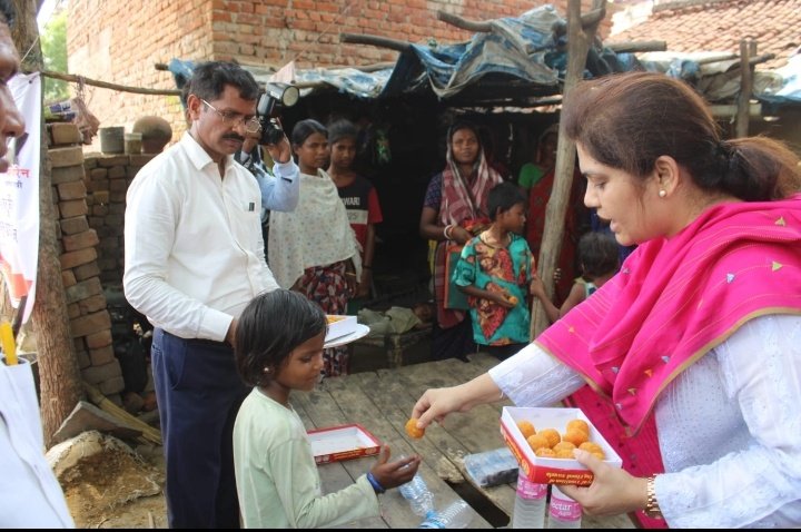 जनता दरबार में 8 सबर परिवारों को पीएम आवास की स्वीकृति दी गयी। पेंशन, राशन, आधार कार्ड, वोटर कार्ड व अन्य सरकारी योजनाओं का लाभ लेने से जो सबर परिवार वंचित हैं उनके लिये सबर टोला में विशेष कैम्प लगाने का निर्देश पदाधिकारियों को दिया गया है।