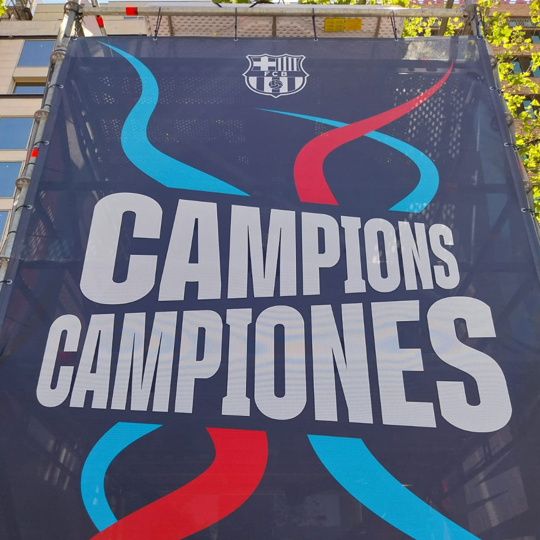 HomsRentals's tweet image. Muntem 3 #estructures de 5 m d’alçada per la rua del FC Barcelona⚽️

El #barça celebrarà aquesta tarda les lligues guanyades🏆tant en la secció masculina com en la femenina

Des d’aquestes #bastidestorre, un equip de DJ🎧 posarà la música a aquesta festa pels carrers de la ciutat