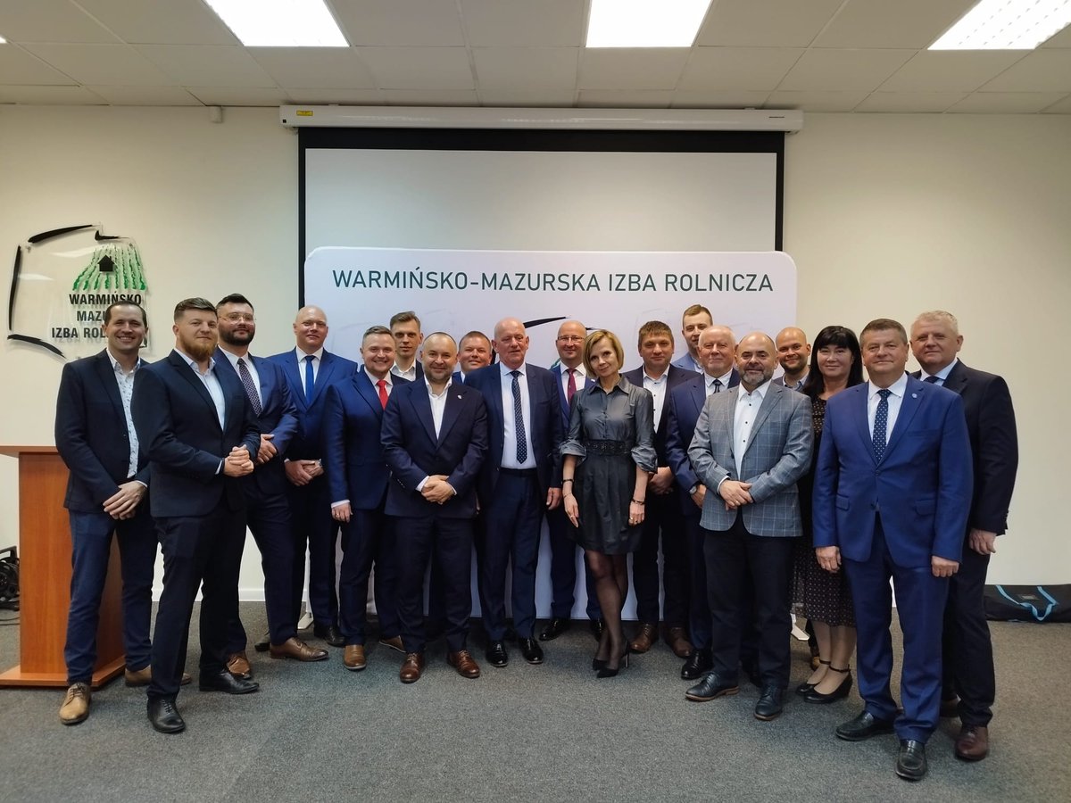 Mladanowicz's tweet photo. @LukasPrzytarsky @LukaszP85 @chlopzmazur78 @Agrestt_ @arszczecin Rada Młodych Rolników KRIR, dzisiaj jesteśmy w Olsztynie 💪 nocne rolników o rolnictwie rozmowy przed nami. https://t.co/R72XVJehNT
