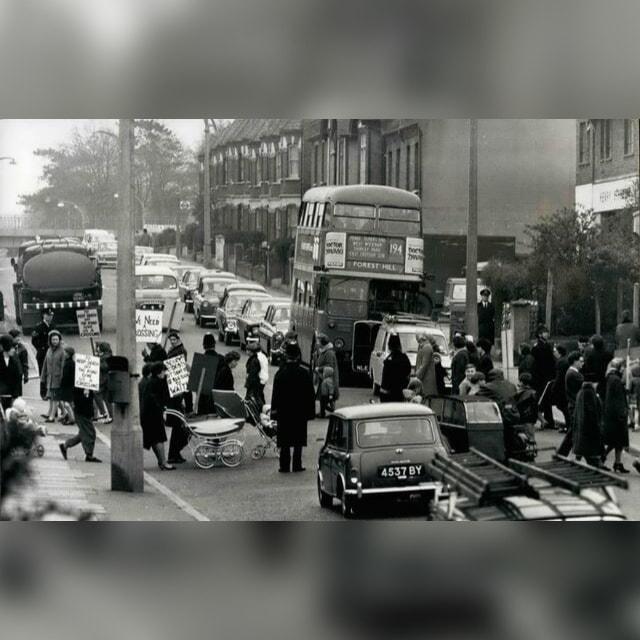 BetterBeckenham's tweet photo. It's #WalkToSchoolWeek! L: Apr 4 1966, Pram-pushing mothers in a road crossing demonstration on Elmers End Road, blocking traffic for an hour. R: Nov 15 2021, @ChisRoadSafety calling for a safe crossing at the War Memorial Junction. Bromley must do better to provide safe routes! https://t.co/jwLR3Vvdwz