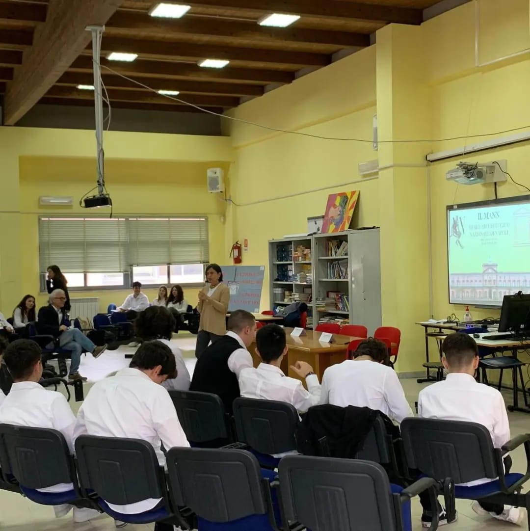 Vox_Musei's tweet photo. Noi del team Vox Musei abbiamo tenuto una conferenza nell'aula magna della nostra scuola con il dott. Cangianiello, la dott.ssa Marino e il dott. Di Cresenzo per concludere il nostro percorso Asoc. Ringraziamo tutti per il sostegno che ci avete dato. #asoc2223 #opencoesione https://t.co/KSqWKI0HY2