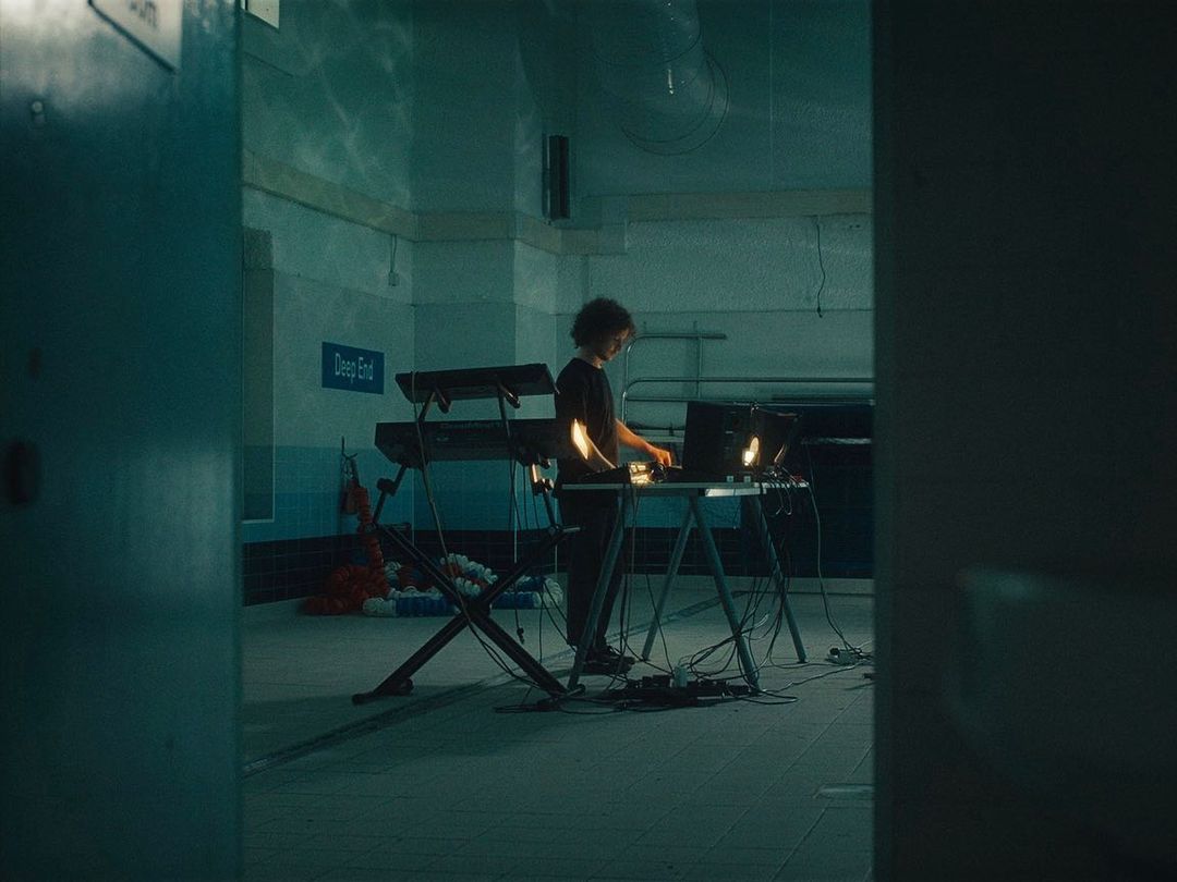 GenesisHire's tweet photo. Genesis Kit spotted on set with James Chegwyn, Sasha Freemind, Luca Piercey &amp; Nathan Sam Long 🎬📸🎥

Very excited to see more visually stunning work from this camp of visual artists. Watch this space!
#GenesisKit #GenesisHire #SpottedOnSet #Reflection #TheRegulator https://t.co/gQCTdurLFw
