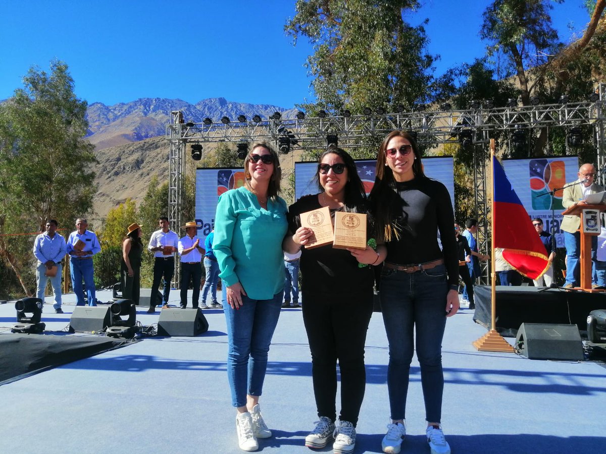CORECoquimbo's tweet photo. [FOMENTO] 🍇📷 En #Paihuano, las consejeras
@Paolacortesvega y @ampuero1986 participan de las actividades que la comuna organizó para conmemorar el #DiadelPisco 

#Piscobebidanacional 🇨🇱 https://t.co/qGfskMtYRY