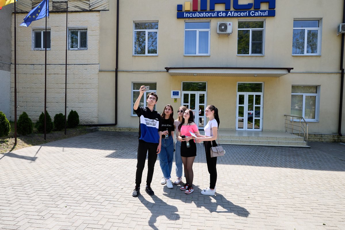 unwomenmoldova's tweet photo. 🎊Yesterday in Cahul, was celebrated #EuropeDay2023.
In this context, UN Women, organized a 🧩 City Quest, offering the participants the possibility to explore the city & discover the EU-funded projects, including the #EVAProject.
#StongerTogether
@EUinMoldova
@UNICEFMoldova https://t.co/GJoA0MgFYf
