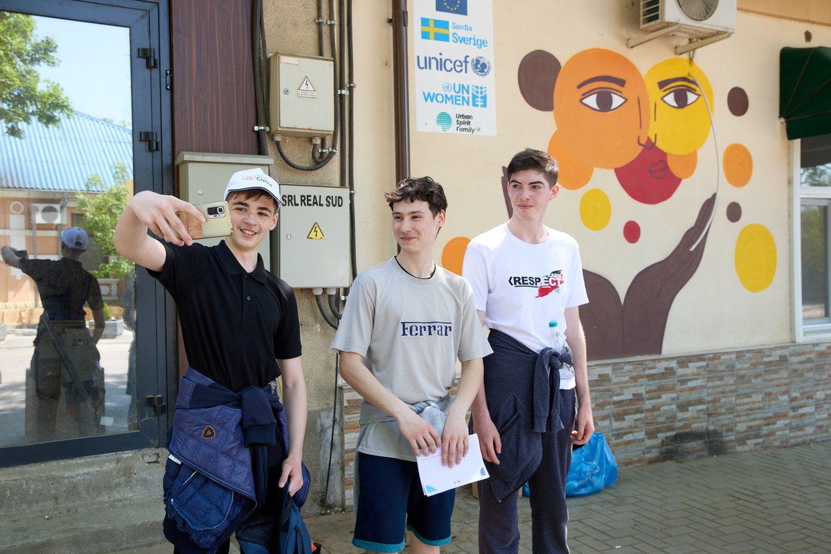 unwomenmoldova's tweet photo. 🎊Yesterday in Cahul, was celebrated #EuropeDay2023.
In this context, UN Women, organized a 🧩 City Quest, offering the participants the possibility to explore the city & discover the EU-funded projects, including the #EVAProject.
#StongerTogether
@EUinMoldova
@UNICEFMoldova https://t.co/GJoA0MgFYf