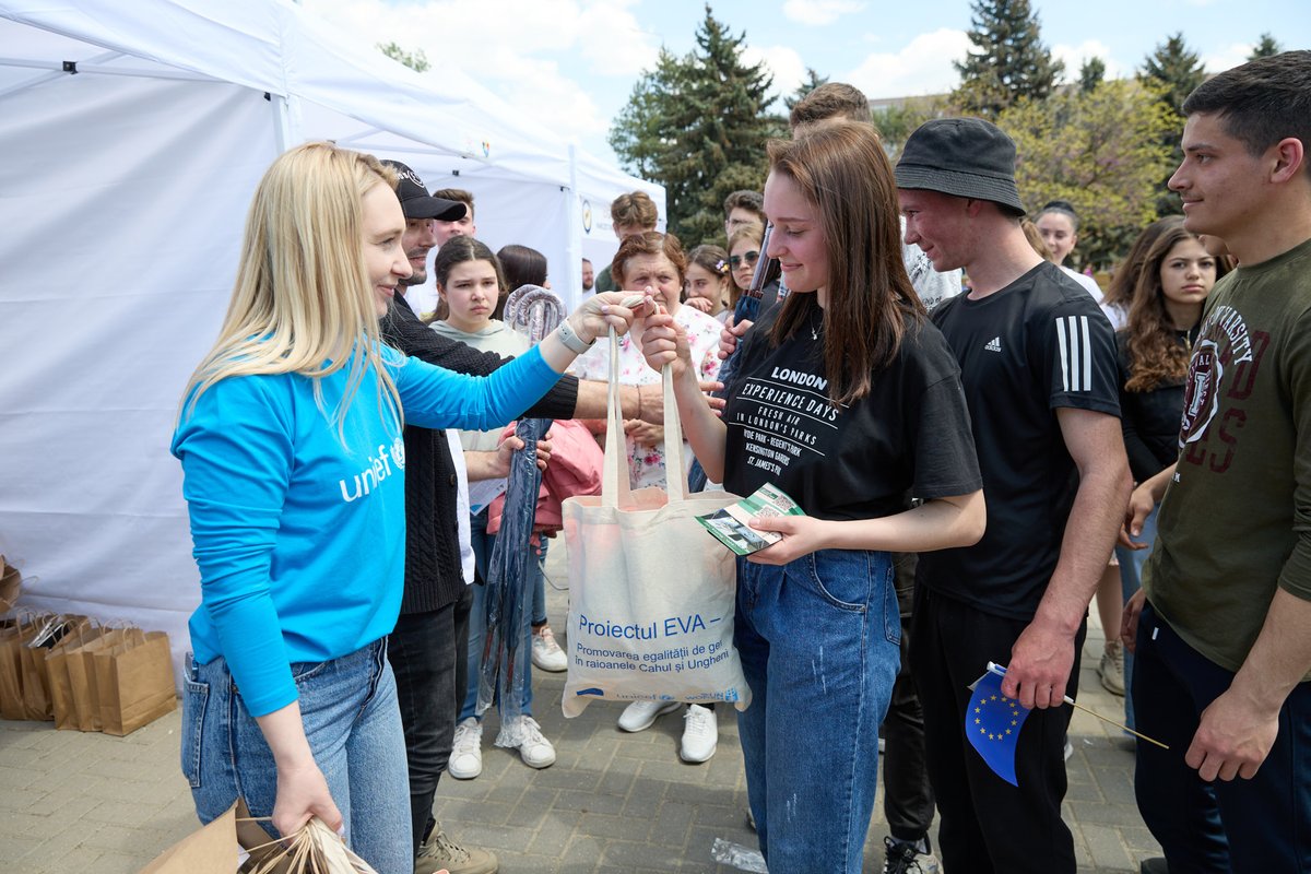 unwomenmoldova's tweet photo. 🎊Yesterday in Cahul, was celebrated #EuropeDay2023.
In this context, UN Women, organized a 🧩 City Quest, offering the participants the possibility to explore the city & discover the EU-funded projects, including the #EVAProject.
#StongerTogether
@EUinMoldova
@UNICEFMoldova https://t.co/GJoA0MgFYf
