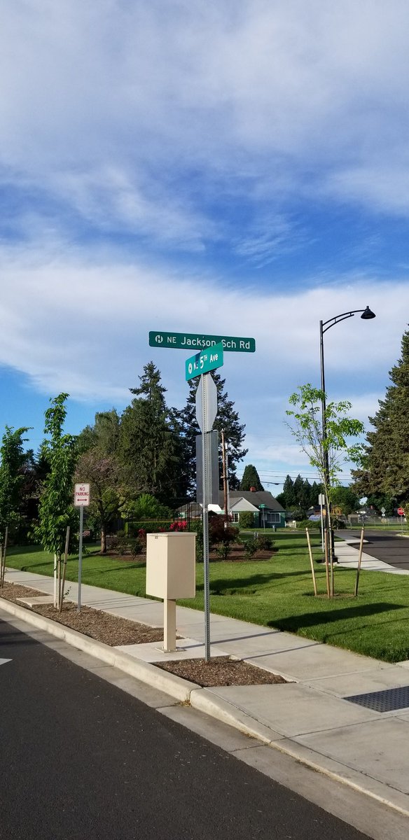 PDXSETH's tweet photo. @CityofHillsboro  this turn road next to the turn lane is causing chaos.  People race this part to beat others from the turn lane. They dont look and they are going faster then anything.  They run the stop sign and never look for pedestrians.  THIS IS A SAFTEY HAZARD #HILLSBORO https://t.co/9IuaAQtGfa