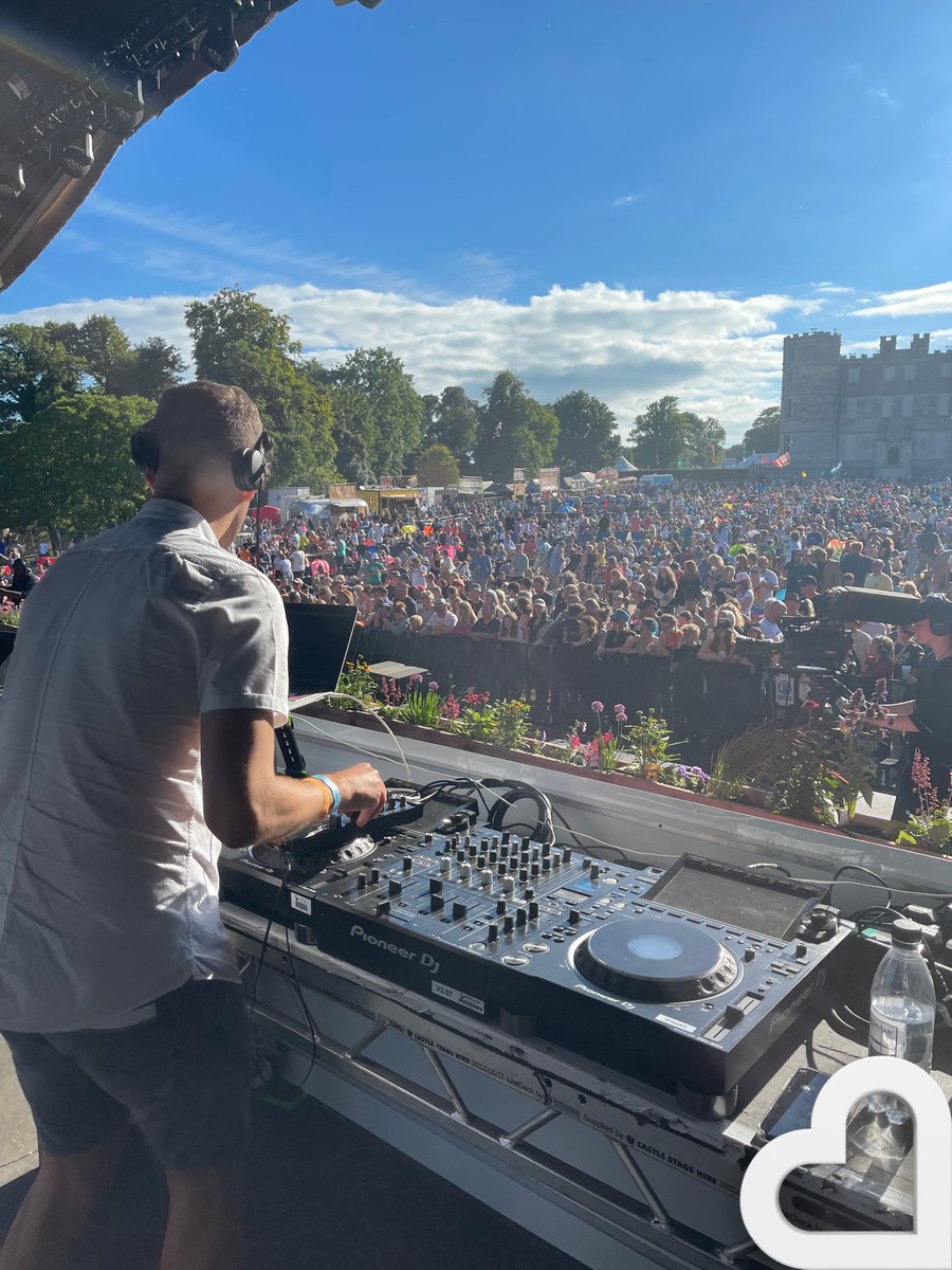 Yes, it's the first proper Monday in ages, but let's make it a belter! <a href="/richclarke/">Rich Clarke</a> has your chance to win a family weekend ticket to <a href="/CampBestival/">Camp Bestival</a> on the show this afternoon! 🏕️☀️

🔊 Listen on <a href="/GlobalPlayer/">Global Player</a> in the south!