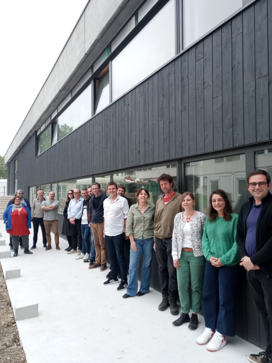 Disadorn e oa bodet e <a href="/LiseDiwanKaraez/">Lise Diwan Karaez</a> an izili nevez dilennet e kuzul merañ #Diwan ! Trugarez dezho evit o engouestl kevredigezhel !
Le nouveau conseil d'administration et le bureau de Diwan étaient réunis samedi à Carhaix. Merci à eux pour leur implication !