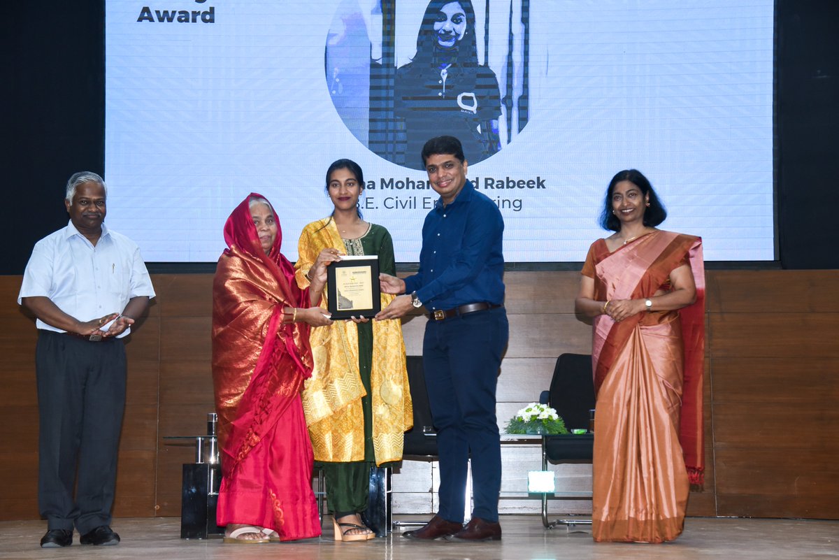 KCTOfficial's tweet image. Students who have proved their mettle in various domains such as academics, sports, research, social service, and many more were awarded under 7 unique categories. #taskmasters #gogetters #studentleaders #achieversleague #kumaraguru #outstandingstudent