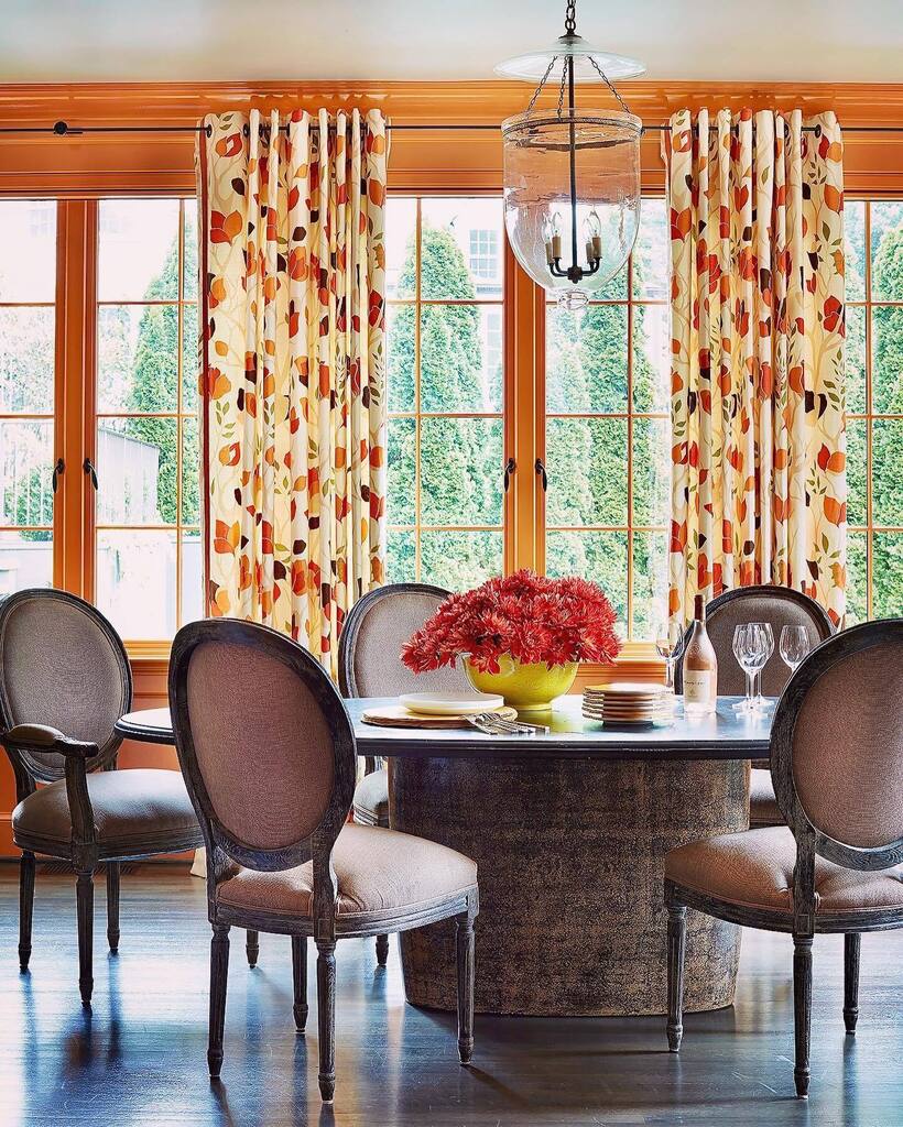 A bright, colorful post for a rainy Monday morning. We used color as a weapon in this cherry Georgetown dining room. Remodeled for longtime clients with a growing young family, this home was reimagined with the visionary @anthony_ankie_barnes to take advantage of the private…