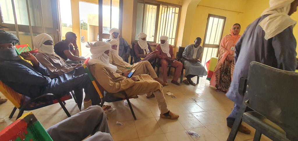 AMADAN_HIOR's tweet photo. #Mali #Menaka
Rencontre avec #Nasroune_Walet_Ouefane
Directrice exécutive de l’ONG #ASDEMIN
les échanges on porter réconcilier le jeunesses chaque commune.
-aider les jeunesse s'organiser
-financier les projets des jeunesse https://t.co/UMwEM6BrYb