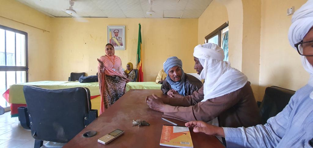 AMADAN_HIOR's tweet photo. #Mali #Menaka
Rencontre avec #Nasroune_Walet_Ouefane
Directrice exécutive de l’ONG #ASDEMIN
les échanges on porter réconcilier le jeunesses chaque commune.
-aider les jeunesse s'organiser
-financier les projets des jeunesse https://t.co/UMwEM6BrYb