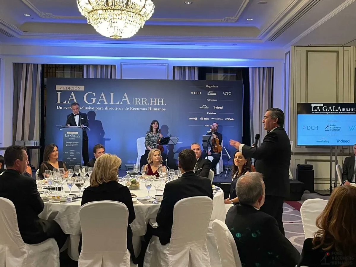 frangcabello's tweet photo. El comentario de Foro Recursos Humanos de esta semana está centrado en el gran evento del sector que se celebra este mes. La VII Gala RRHH: una cita con mucho glamour HR.
#GalaRRHH #RRHH #CapitalHumano
https://t.co/SigYhhK8TK https://t.co/JvlyCfhGTN