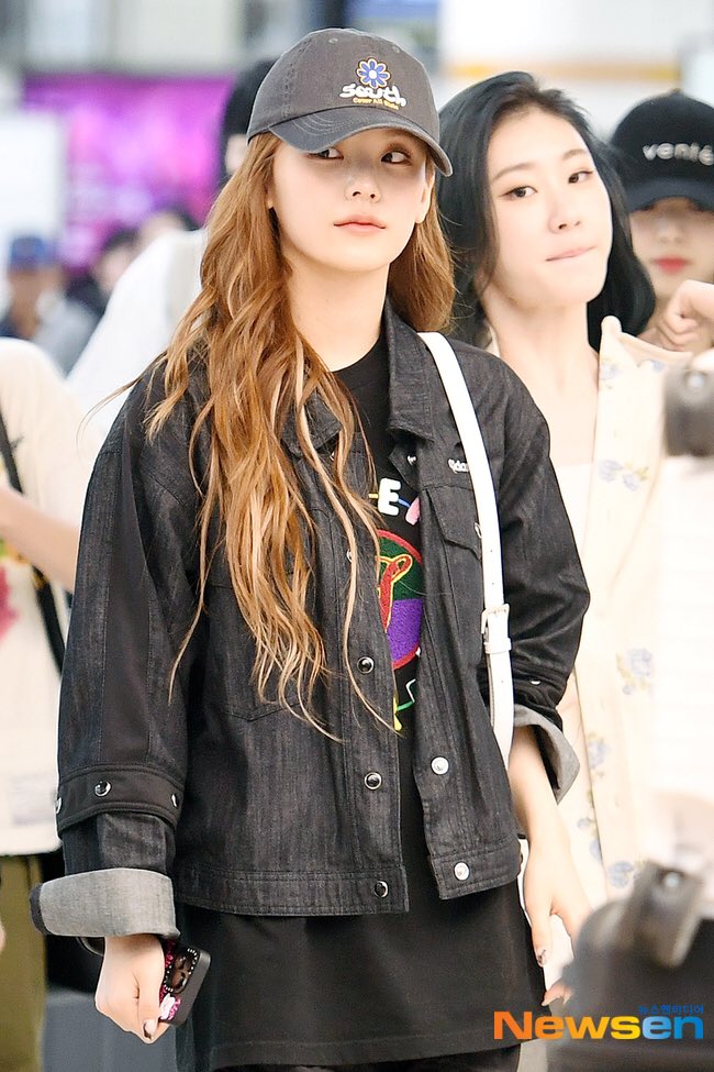 ARTICLES ] 230515 ITZY 🛬 KOREA “Long and flowing* elegance” “Full