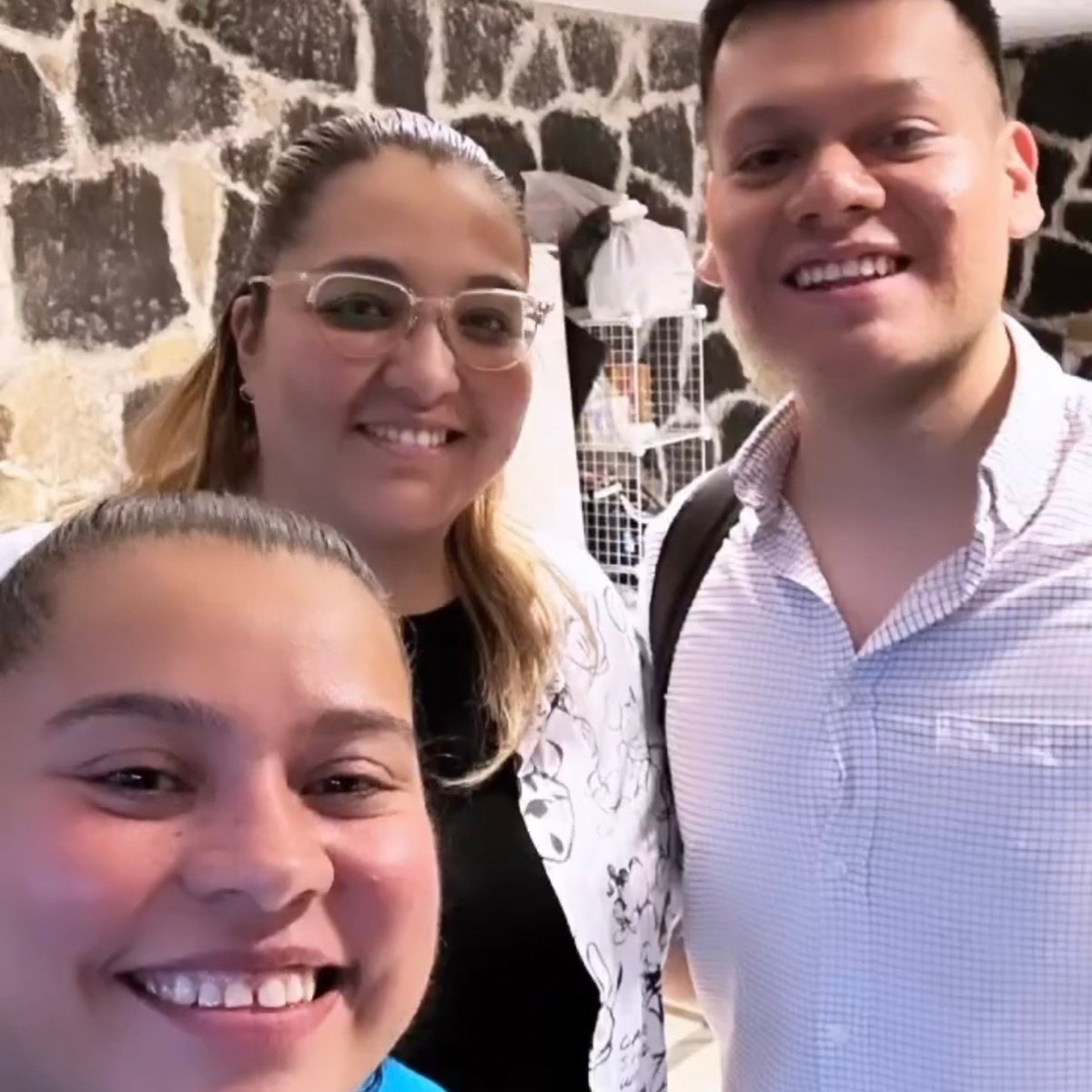 PilarMaguey's tweet photo. Coincidir con talentos en el camino es un regalo de la vida. Aquí con Carlos Becerra, ¿Ya escucharon su pódcast "El Día Cero"?

#mundopodcast #podcastlife #prosperidad #cosasinteresantes https://t.co/20hTqqgWqc