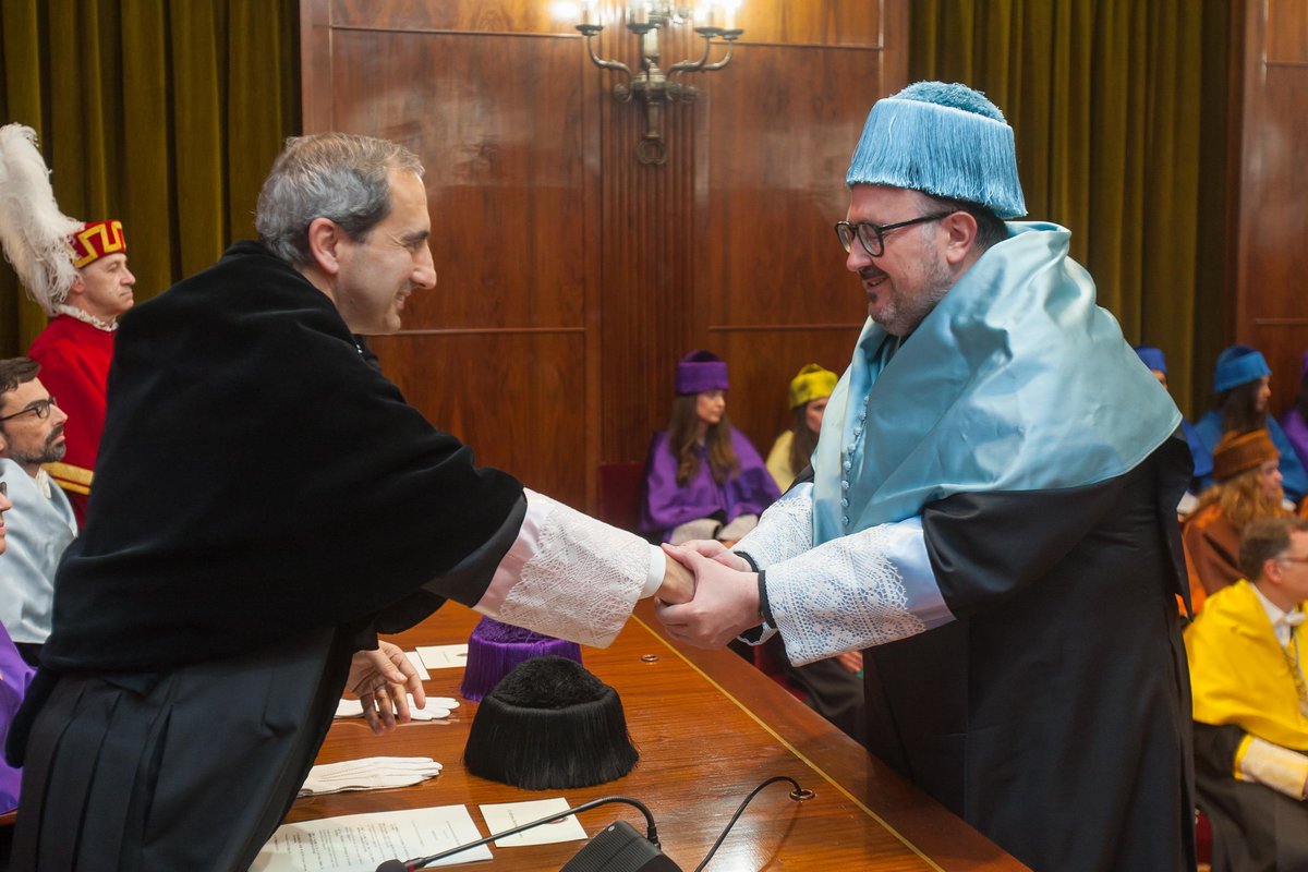 En 2023 se han cumplido 35 años desde el comienzo de la Facultad: han cursado sus estudios más de 700 alumnos; el 75% son alumnos extranjeros, de 43 países de los cinco continentes.
#historiaunav #70unav