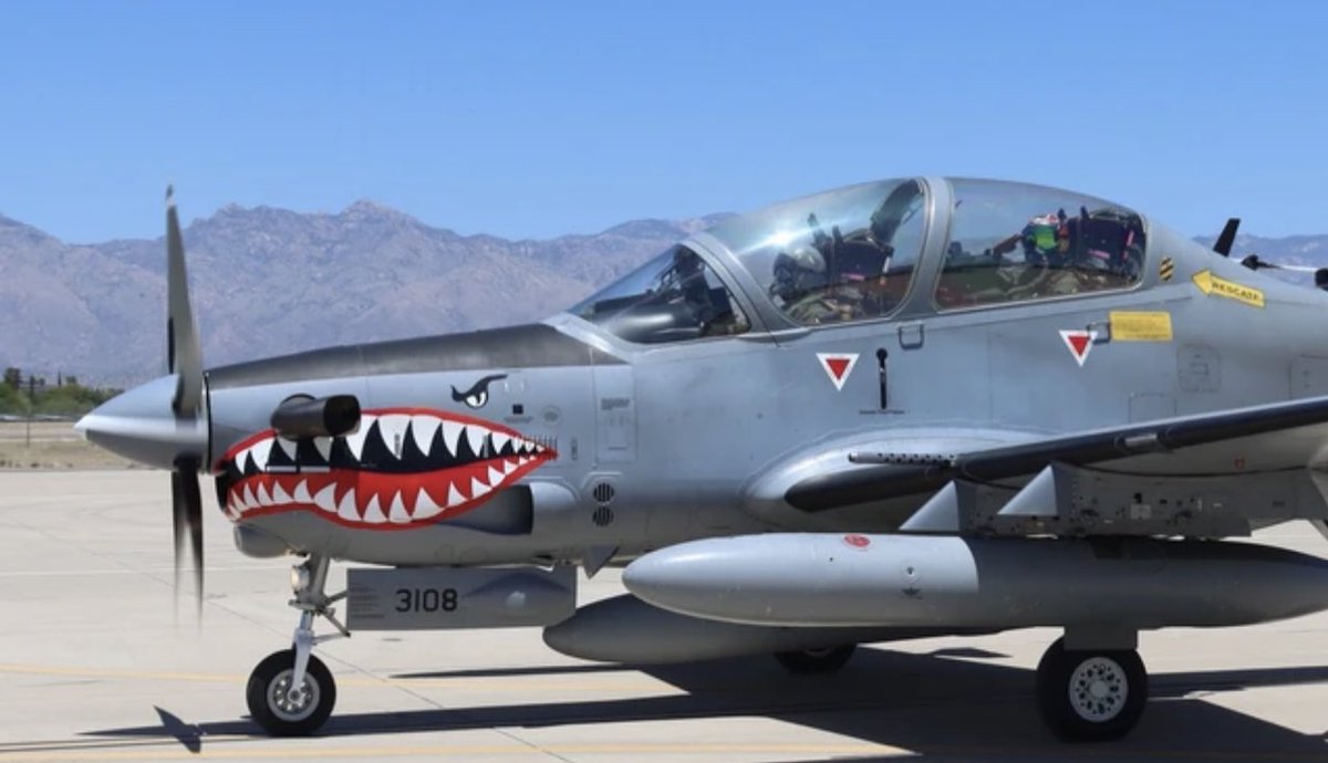 PucaraDefensa's tweet photo. La @FuerzaAereaCol se destaca en #RedFlag #Rescue
@embraer @Sikorsky #supertucano #davismonthan #arpia #blackhawk #helicoptero #coin #rescom #SAR #emb314 

https://t.co/RI0rFYwITk https://t.co/gmyXPyGH4A
