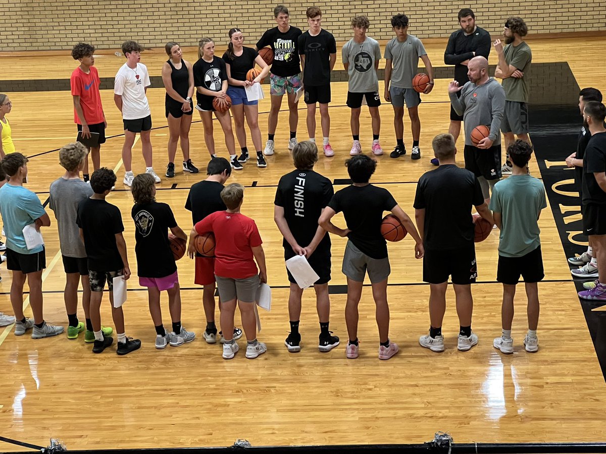 CoachMattMcLeod's tweet photo. Had a great time in Forsan, TX this weekend working with the @BuffaloBallers basketball programs. Can’t wait to see their improvement next year!!! 

@PGCbasketball @KobeRich24 https://t.co/nNy6walcL3
