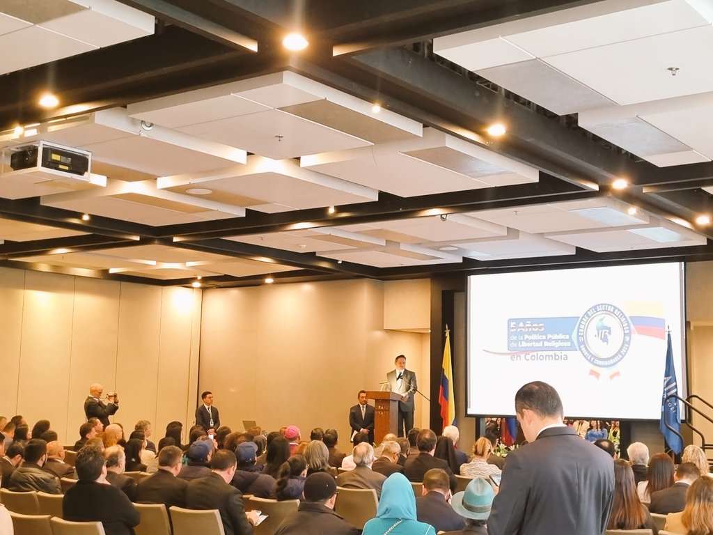 PartidoMIRA's tweet photo. Ahora: #CumbreSectorReligioso

Senador @Virguez resalta el avance de la Libertad Religiosa como derecho fundamental y democrático en Colombia.

También resalta la labor de los diferentes líderes de organizaciones religiosas del país, quienes recibirán reconocimientos en el evento https://t.co/6BuLV1AM1C