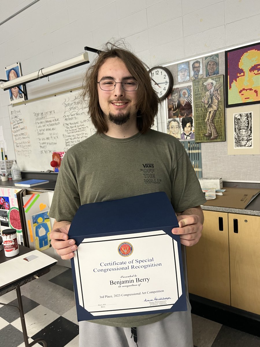 kcs__district's tweet photo. Diana Harshbarger presented @kcs_dbhs AP Drawing students &amp; their teacher awards from the 2023 Congressional Art Comp.  

🥇Juliet Barton- "Congressional Rec. 1st Pl" 
🥉Benjamin Barry- "Congressional Rec. 3rd Pl"
🏆Russell C. Bennett- "Congressional Rec. Teacher of the Year" https://t.co/Z0nywdg8om