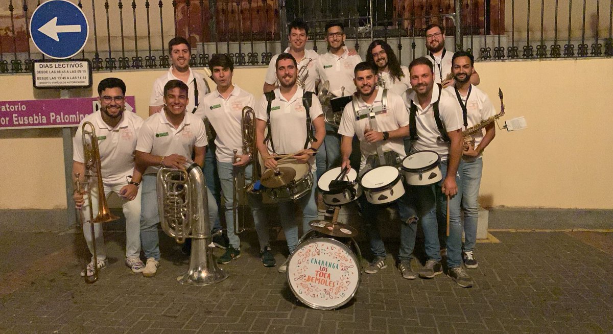 Aquí hay tela de faena en verdá ehh... Vaya grupito... 😜