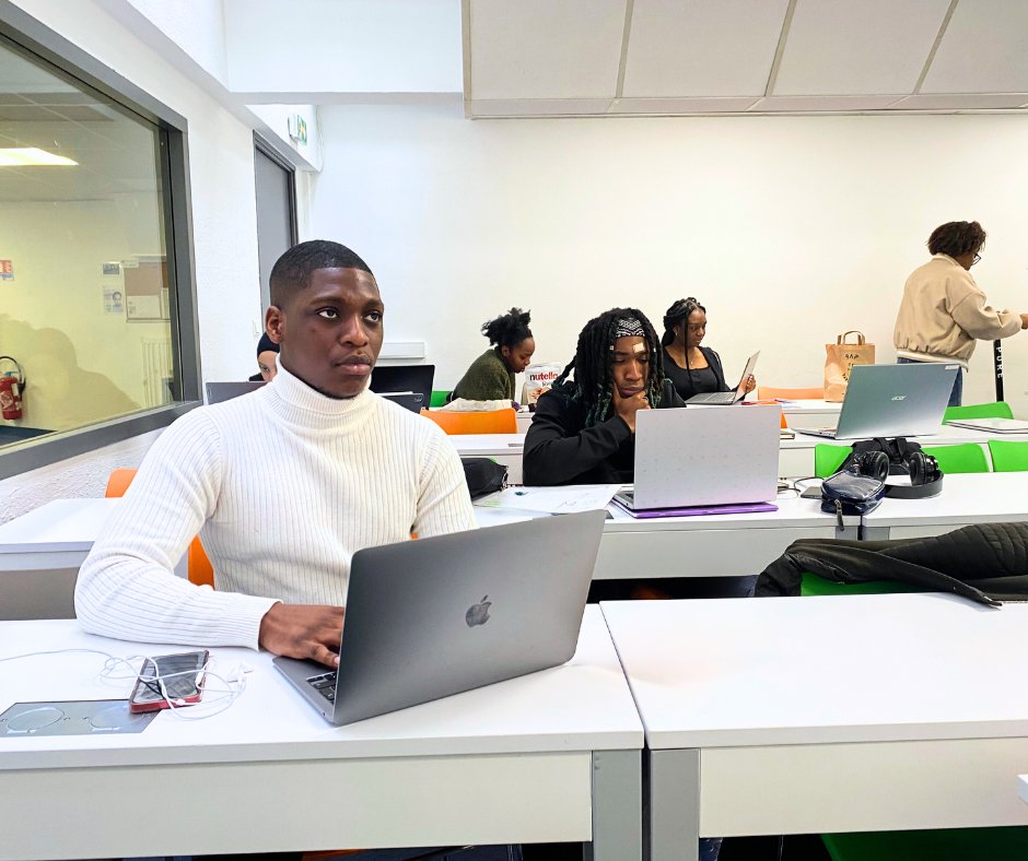 edta_sornas's tweet photo. Créer c’est bien, partager ses créations c’est encore mieux ! 👍
Accompagnés par notre intervenant Stan Vincent, nos étudiants en classe de mise à niveau ont réalisé leurs portfolios via la plateforme Wordpress.💫

#ecoledecommunication #Sornas #design #graphisme #communication https://t.co/aEhouyrEwN