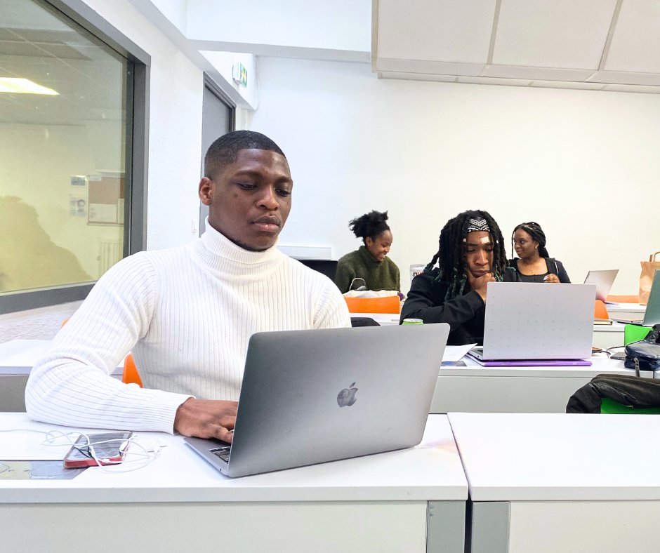 edta_sornas's tweet photo. Créer c’est bien, partager ses créations c’est encore mieux ! 👍
Accompagnés par notre intervenant Stan Vincent, nos étudiants en classe de mise à niveau ont réalisé leurs portfolios via la plateforme Wordpress.💫

#ecoledecommunication #Sornas #design #graphisme #communication https://t.co/aEhouyrEwN