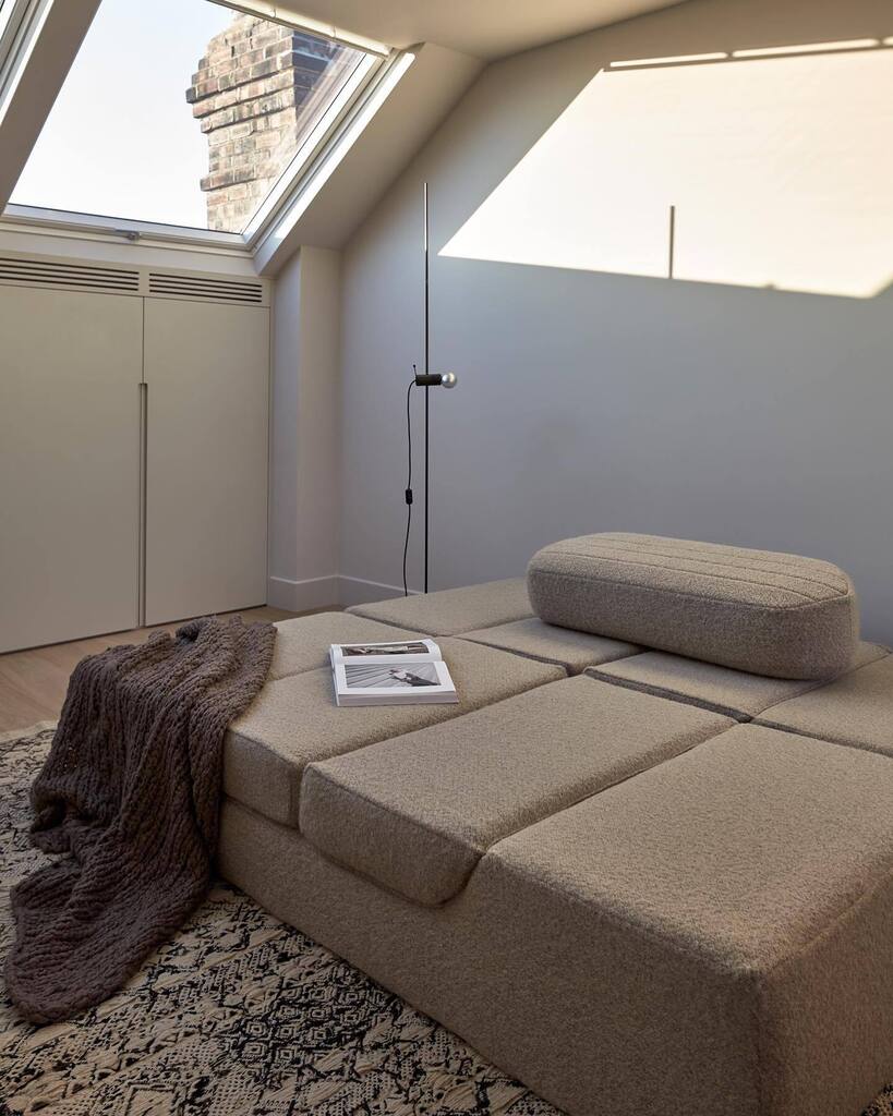 The convertible room of a town house in Highbury.
Renovated by <a href="/daytripstudio/">daytrip</a> and furnished by @betonbrutlondon.

The vignette features:
Burkhard Vogtherr Sofa Mecum Tecum
Tito Agnoli 387 floor lamp
Available through info@betonbrut.co.uk

Styled and furn… instagr.am/p/CsRDXp2v6is/