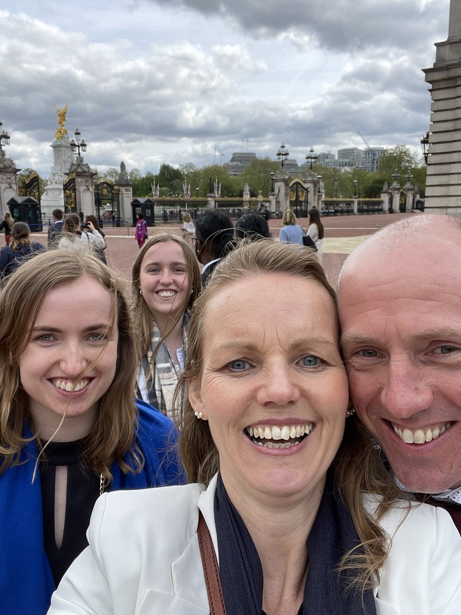 lucy_lvk's tweet photo. Both daughters getting their Gold presentation at Buckingham Palace. A family of Gold @DofE and meeting up with fellow @KimDofE https://t.co/2Bu5SLUUrC