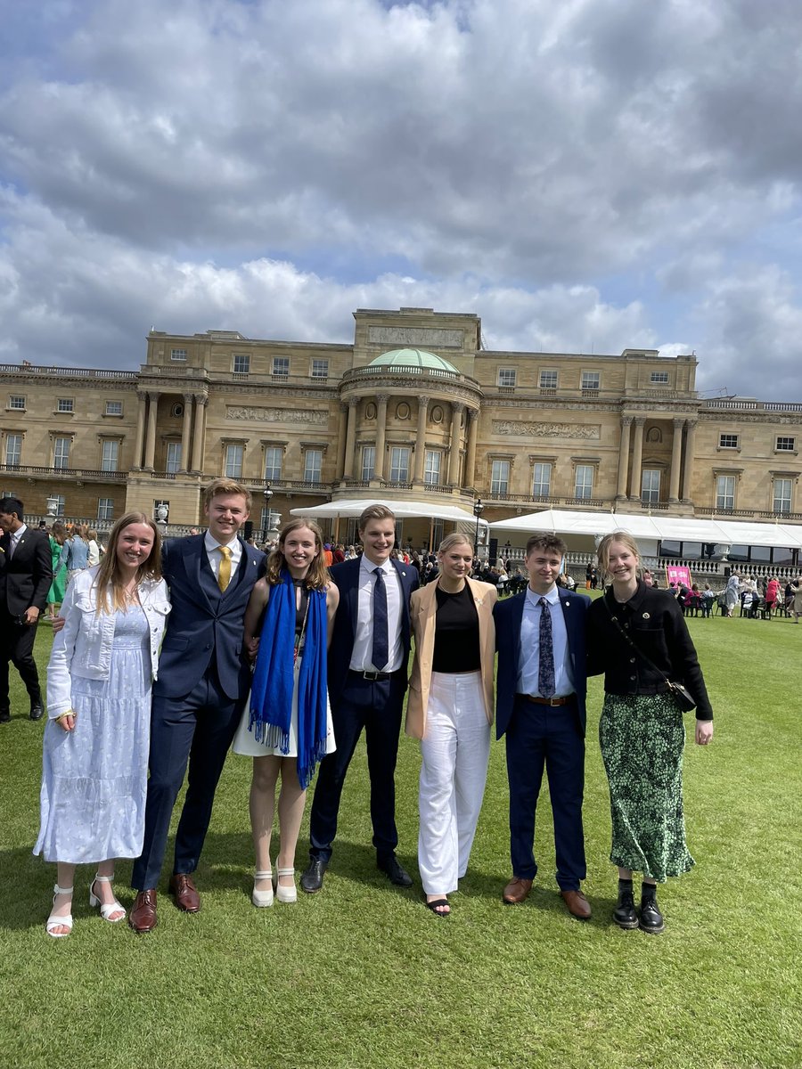 lucy_lvk's tweet photo. Both daughters getting their Gold presentation at Buckingham Palace. A family of Gold @DofE and meeting up with fellow @KimDofE https://t.co/2Bu5SLUUrC