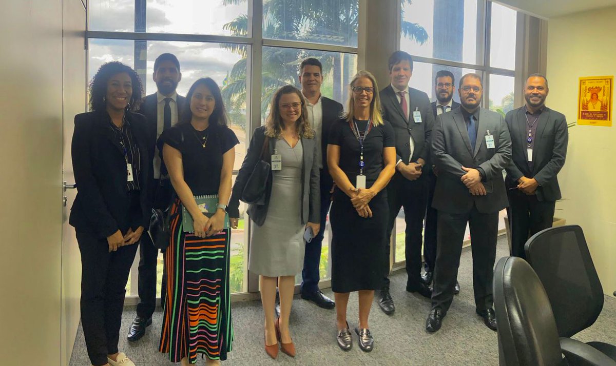 Marivaldo4P's tweet photo. Na última quinta-feira (11/05), a Diretoria de Promoção de Acesso à Justiça da SAJU, esteve com a Defensoria Pública da União e a Defensoria Pública do Estado de Tocantins - debatemos sobre a implementação do Projeto de Interiorização das Defensorias Públicas em todo Brasil! ✊🏾 https://t.co/HnnqaHiyXf