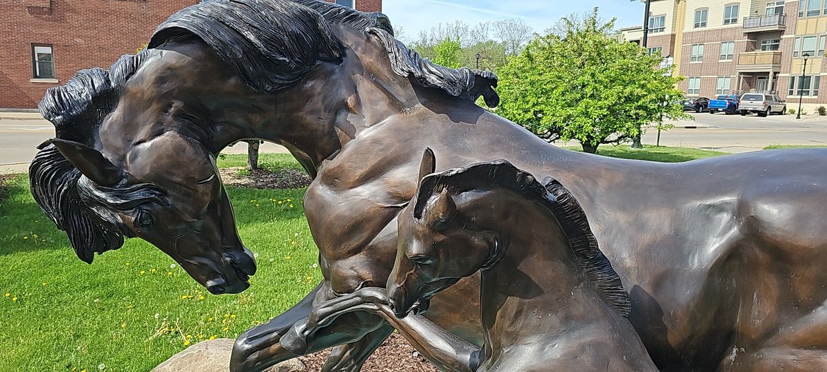 Loving the statues outside the <a href="/ARCHVirtual/">Arch Virtual</a> office.