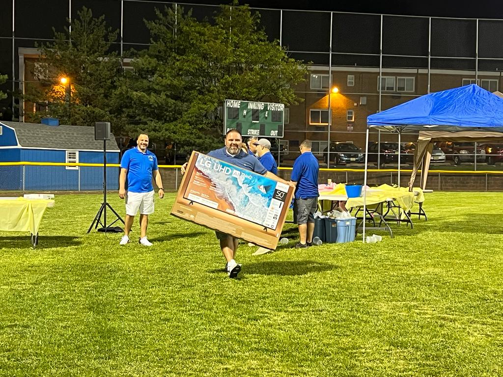 ElmoraYouth's tweet photo. WOW WHAT A TURN OUT
Elmora Youth League Family Movie Night Tricky Tray Event.
Thank you to all that came out to help and support the league and making Movie Night an amazing event.
SEE YOU NEXT YEAR 😊
#trickytray #elmora50thseason https://t.co/jItecCKT3q