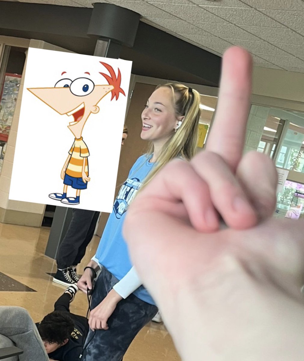 Teleboyz69's tweet photo. @SCHSWATERWARS23 @doublegulpers @MAwetagain Got me dying 😹😹😹😹#momphineasandferbaremakingatitlesequence https://t.co/Un5RHwYKUl
