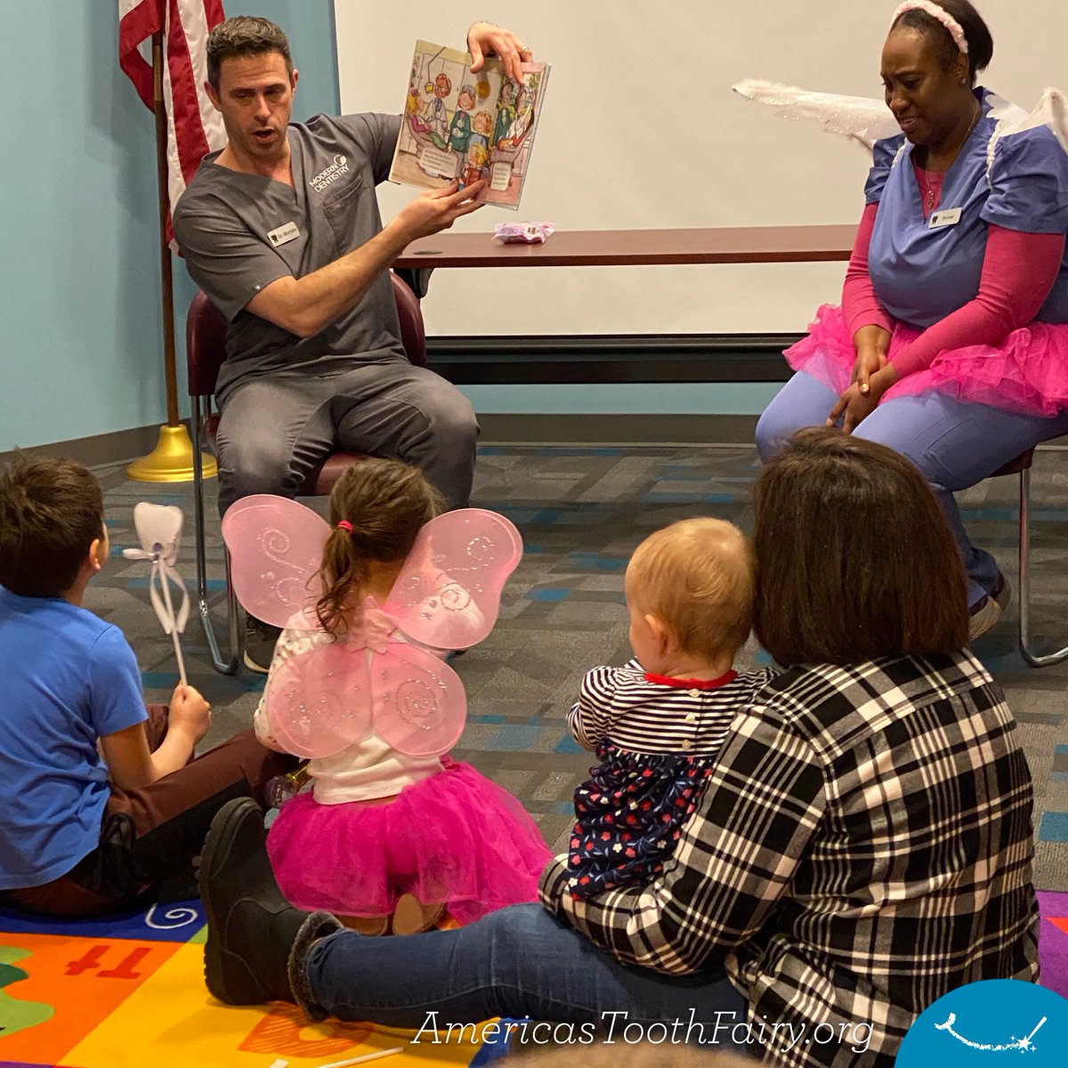 AmerToothfairy's tweet photo. Thank you to Dr. Nathan Martzke for reading dental-themed books to kids at the @RoyalOakLibrary in MI!
Discover how support from @DDFGivesBack helped #PublicLibraries across multiple states educate kids about #OralHealth at https://t.co/S336hr0c5w!
#SaveSmiles #AmericasToothFairy https://t.co/i8hhRiK84K
