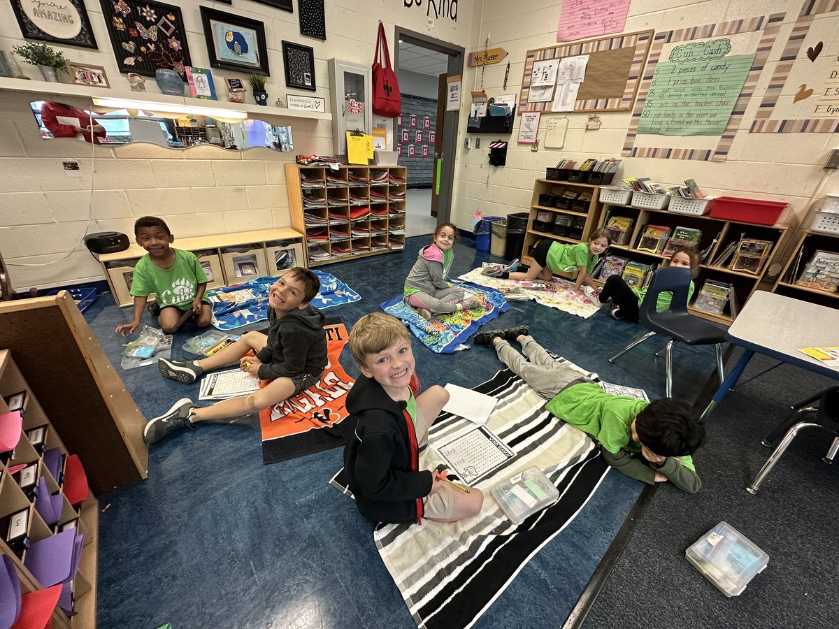 MusserPenny's tweet photo. Having fun working with friends this morning @Creeksidetweet #WEareLakota #NeedToSucceedCECS https://t.co/CeNI1OHe6w