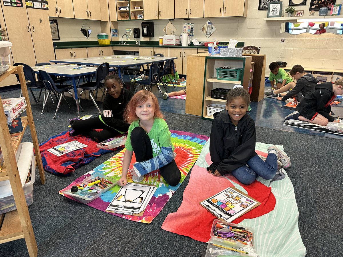 MusserPenny's tweet photo. Having fun working with friends this morning @Creeksidetweet #WEareLakota #NeedToSucceedCECS https://t.co/CeNI1OHe6w