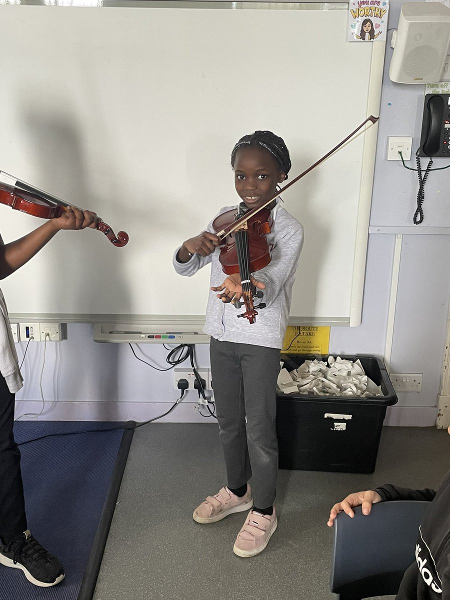 MissAndersonWS's tweet photo. A lovey treat today as 2 of our class showed us what they have been learning during their music lessons. 🎶🎻❤️ @woodside_school https://t.co/sK0Bo1uUqB